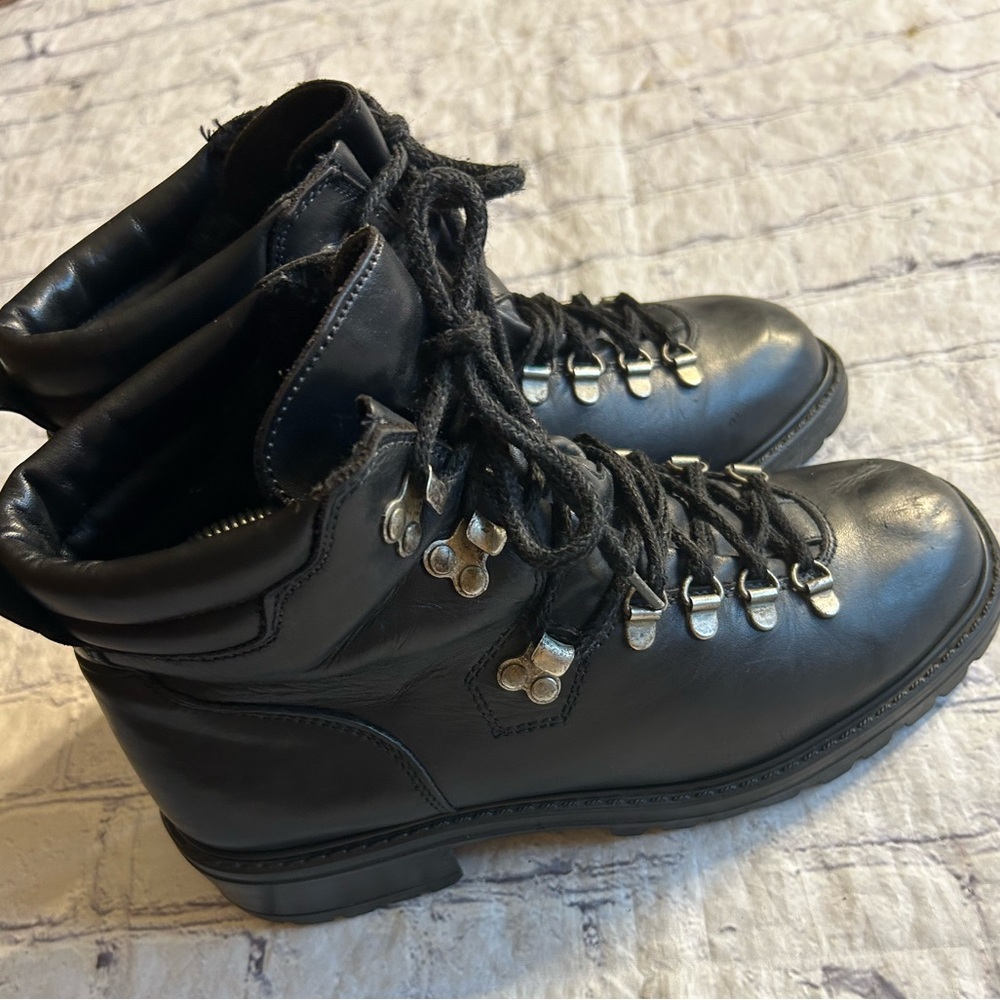 BARBO BLACK LEATHER LACE-UP CHUNKY SOLES WOMEN’S BOOTIES CANADA MADE SIZE 9